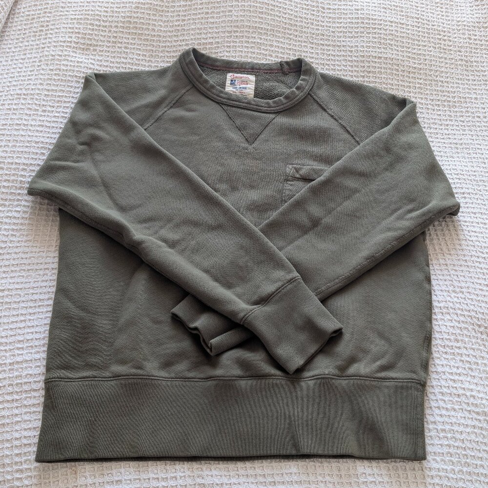 Todd Snyder Midweight Pocket Sweatshirt in Olive Grove